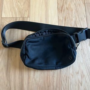 Lululemon Everywhere Belt Bag Black